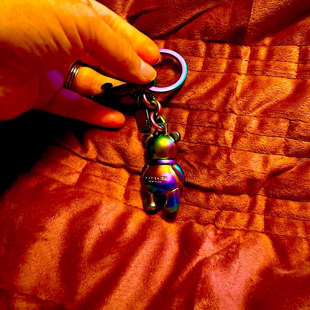Coach 3D Multicolor oil slick, iridescent Metallic bear. Rare. Keychain FOB. - Picture 11 of 14
